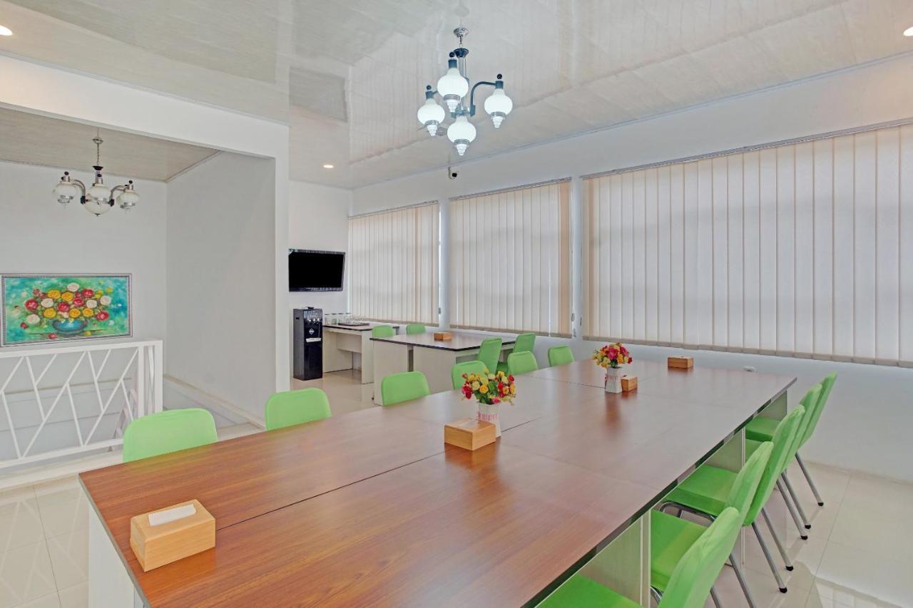 Oyo 90404 Pringombo Homestay 2 Syariah Бандар-Лампунг Экстерьер фото